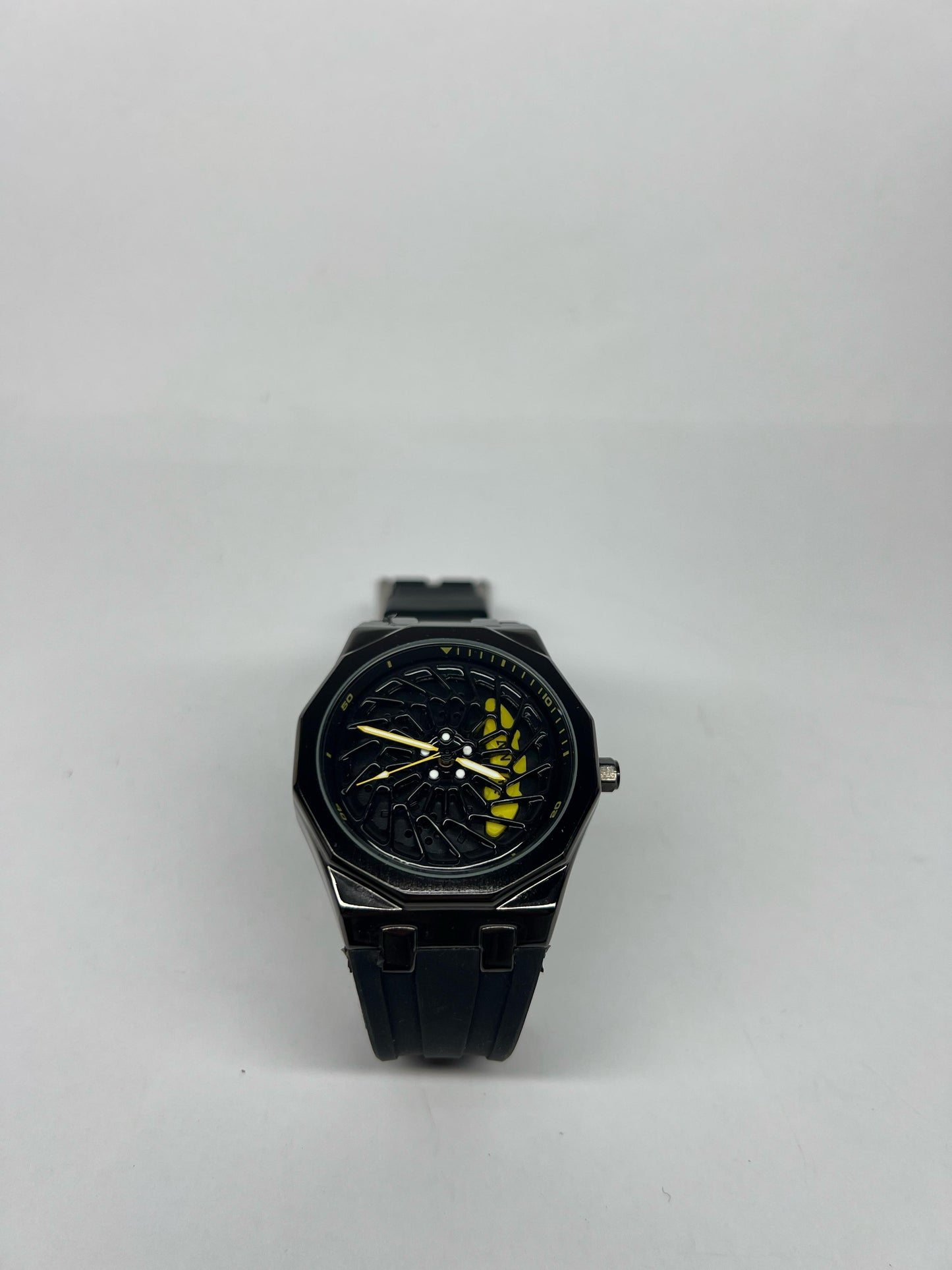 ROTATING CAR WHEEL WATCH