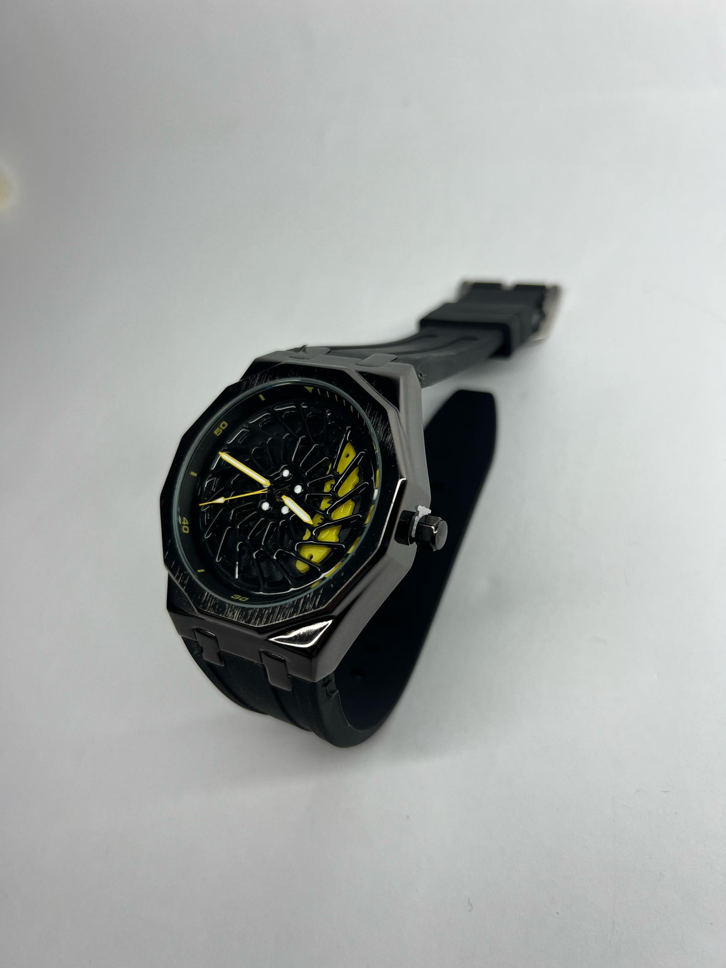 ROTATING CAR WHEEL WATCH